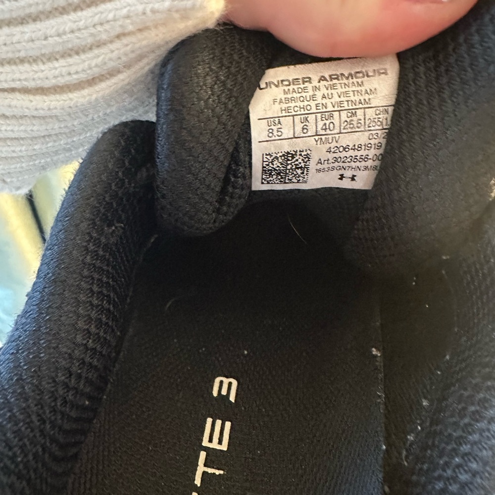 Shoes - Picture 2 of 3